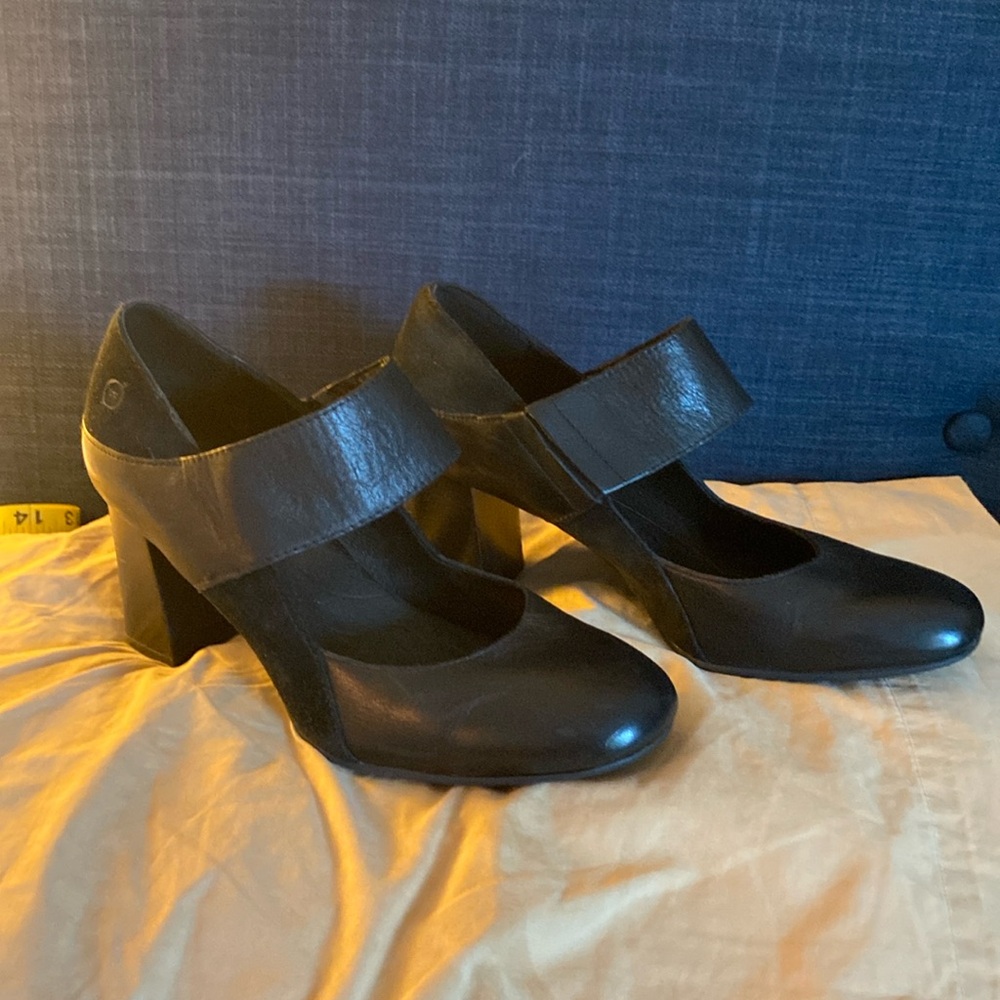 BORN Black heels with cute strap with elastic, size 8.5, NWOT, 3” heel